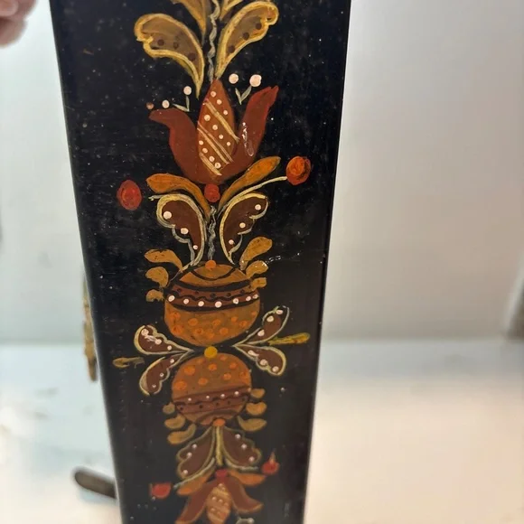 Beautiful Vintage Outside Metal Mailbox Hand Painted with horse and carriage - Picture 6 of 7